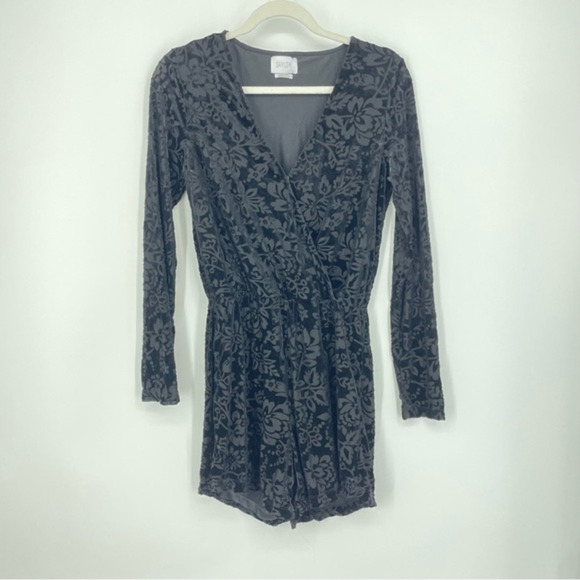 Saylor‎ Velvet Floral Burnout Romper black Sz S - Picture 1 of 9